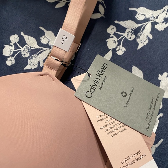 Brand new bra with tag . Calvin klain brand .  Size is 36 C - Picture 3 of 5